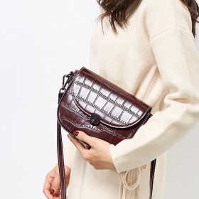 Niche design leather handbags new crocodile pattern leather small square bag fashion shoulder messenger bag