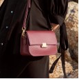 Spring and summer new women's bag tide Hong Kong style retro simple first layer leather crossbody bag lock tofu bag small square bag