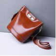 The new fan wild fashion female bag oil wax cowhide bucket bag shoulder messenger ladies bag